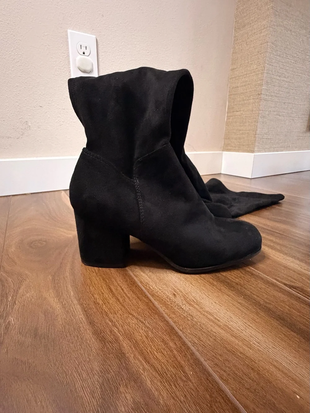 Black Knee-High Block Heel Boots - Women's Elegant Suede Style